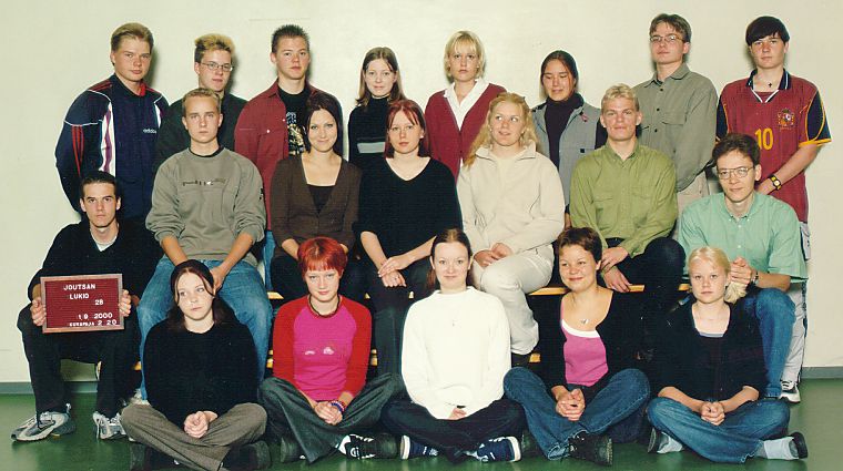 2B:n opiskelijat lukuvuonna 2000-01)
